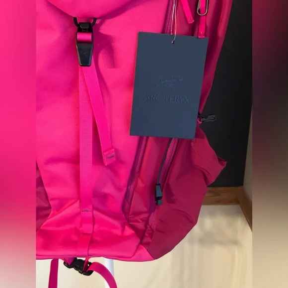 NWT Arcteryx Mantis 20 Backpack Pink - Picture 4 of 10